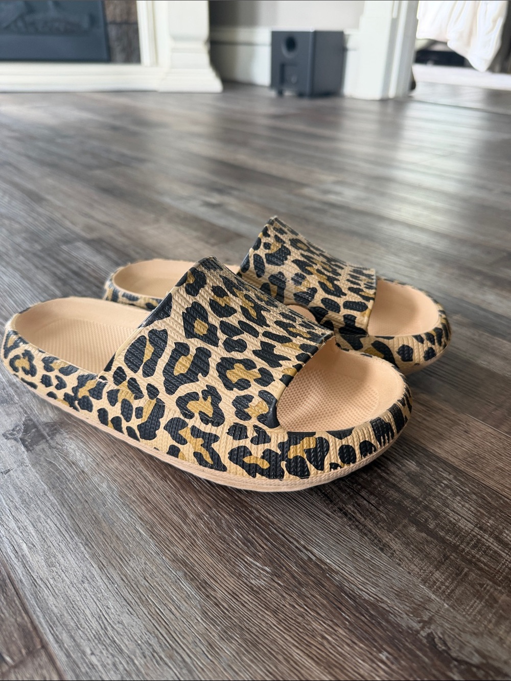 Women’s Leopard Print Slide Sandals - Tan/Black SIZE 8